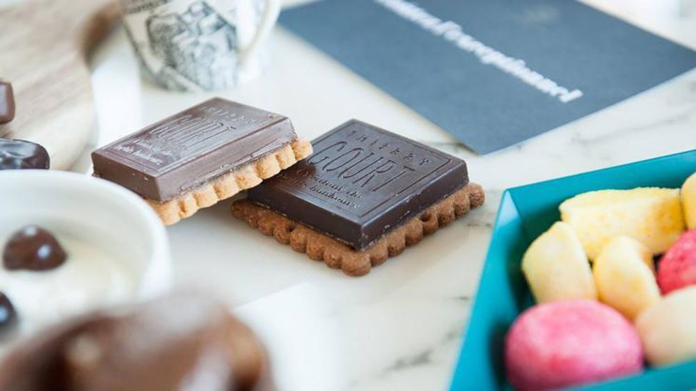 Au centre, les P’tits cancres de Thierry Court en version chocolatée, clin d’œil artisanal à une star industrielle du goûter.   